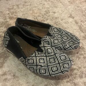 Diamond Pattern Woven Toms